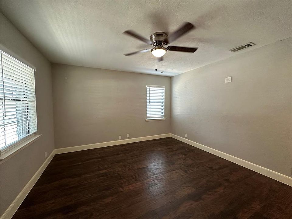 1st image of 220 S Shore Pl #220