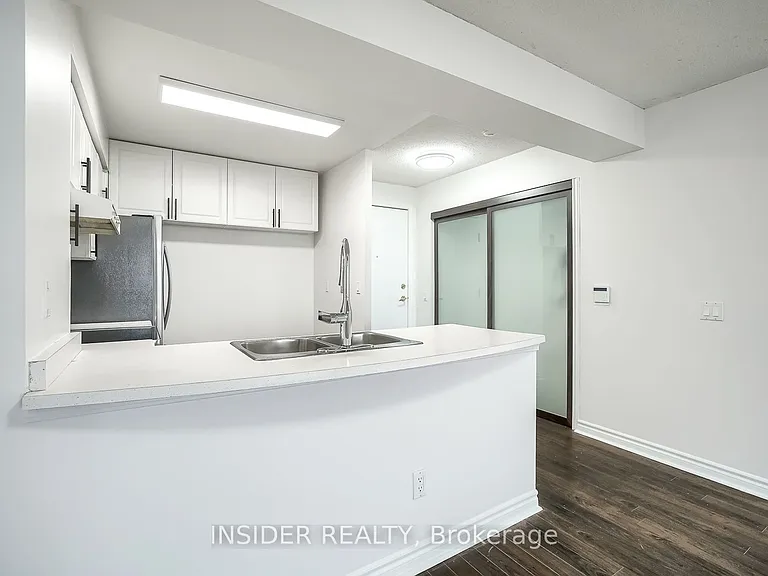 35 Kingsbridge Garden Cir #2009 — Photo 3