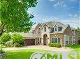 619 Creekwood Ln, Grand Prairie, TX 75052
