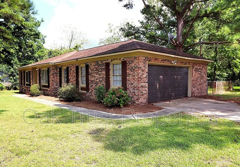 2395 Vistavia Rd — Photo 2