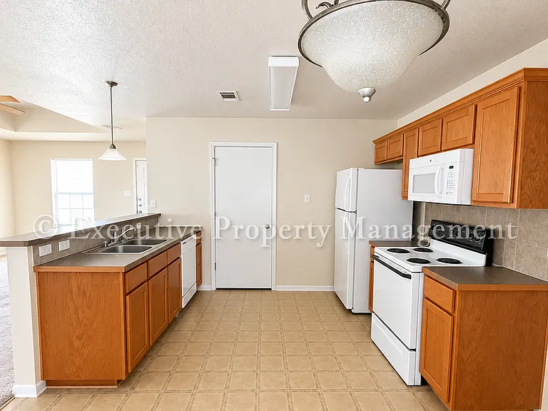 208 Janelle Dr — Photo 11