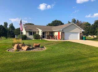 102 4th Pl SW, Geneva, MN 56035