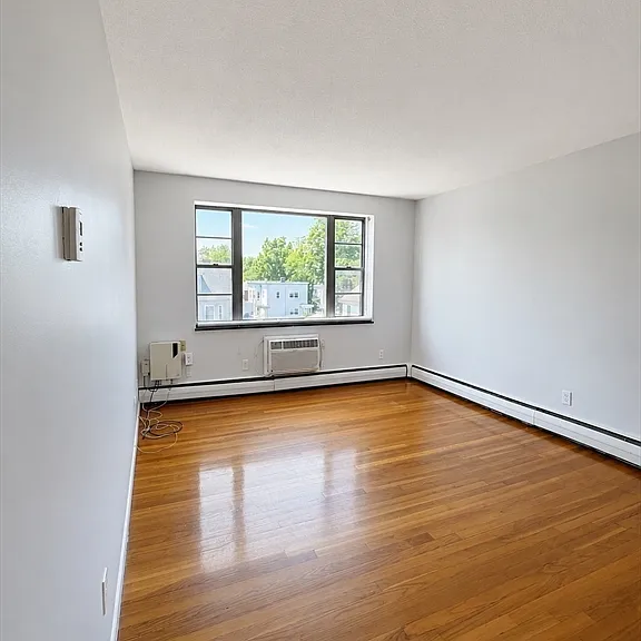 685 Moody St #11 — Photo 6