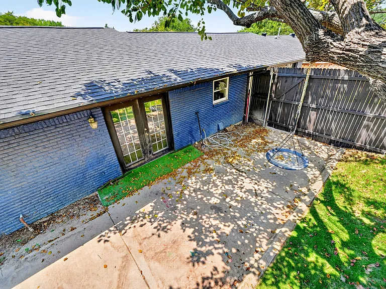 505 Whittle Way — Photo 33