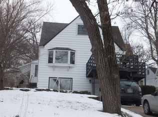 3230 E Lake Shore Dr, Wonder Lake, IL 60097