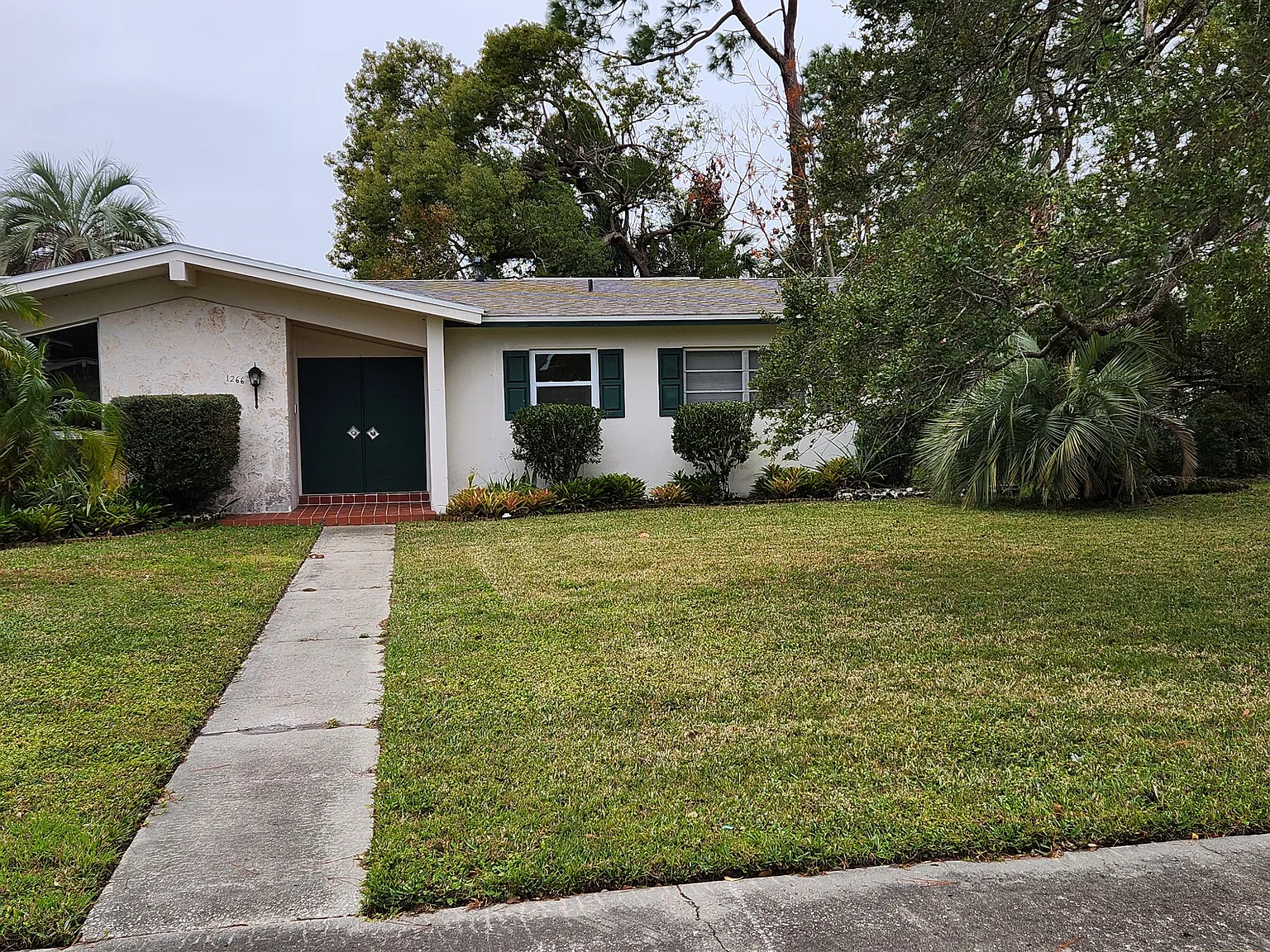1266 W Wellington Dr — Photo 1