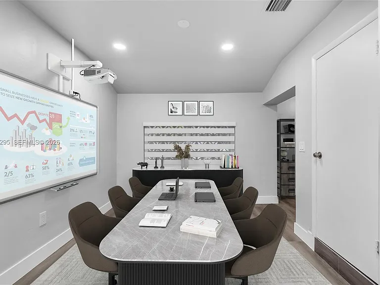 648 South Dr — Photo 23