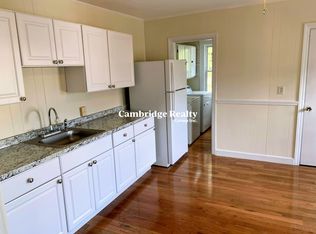 11 Oak St #2R, Somerville, MA 02143