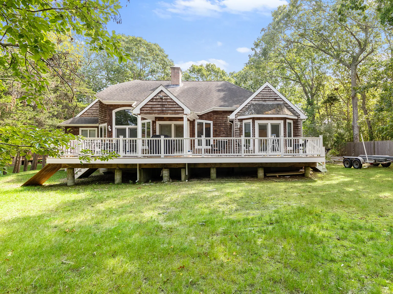 Effortless Summer Living in Southampton Shores — Photo 2