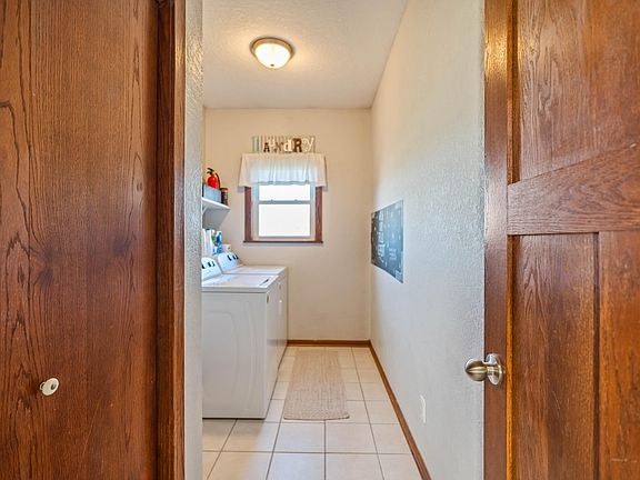 5th image of 217 NE Allison Ave