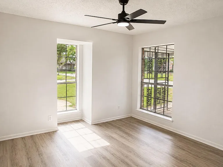 10710 Sandy Shoals Dr — Photo 17