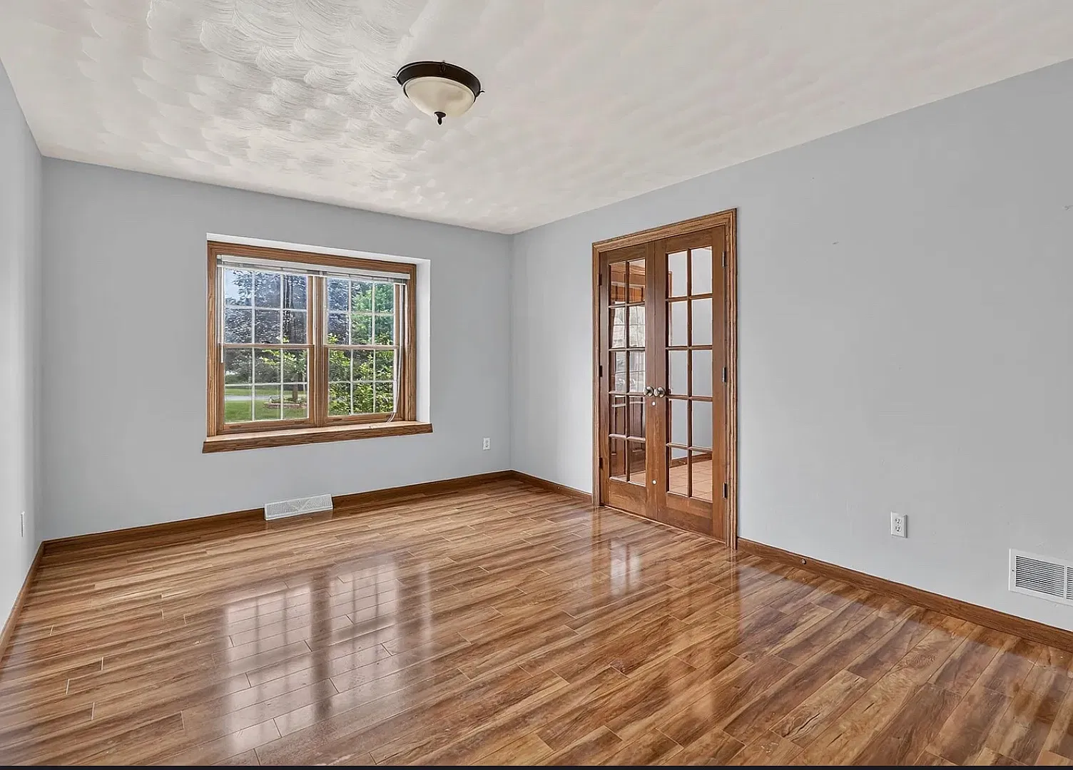 4 bed, 2.5 bath, 2898 sqft, $3,500 — Photo 1