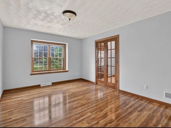 N48W16103 Lone Oak Ln