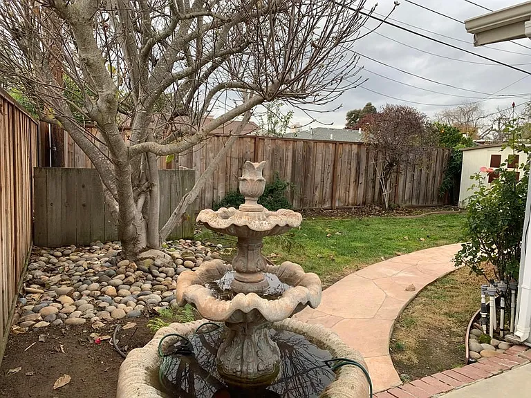 3818 Martin Dr — Photo 2