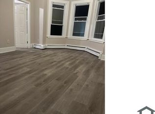 170 Austin St APT 3R, Worcester, MA 01609