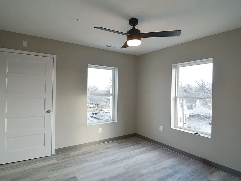 Hamilton Village Senior Suites — Photo 18