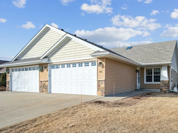 512 Oak Village Ct, Belle Plaine, MN 56011