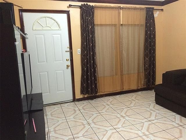 1st image of 2523 NW Loraine St