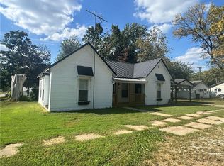 604 N Kentucky St, Adrian, MO 64720