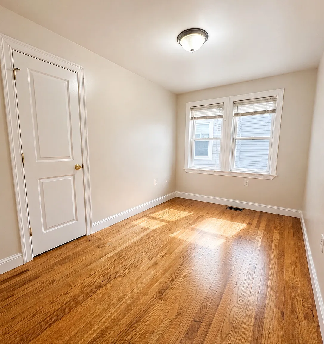 3 bed, 800 sqft, $2,850 — Photo 3