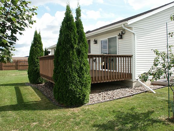 3rd image of 821 Starlite Dr