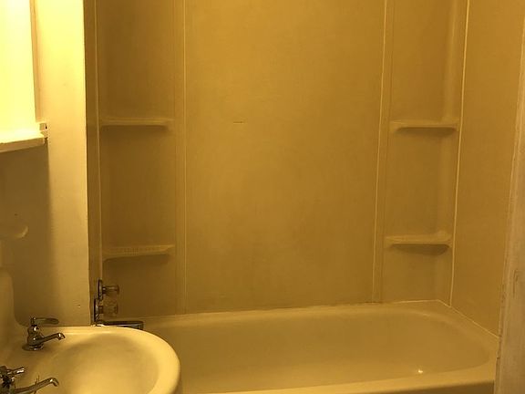 5th image of 387 Catherine St APT D