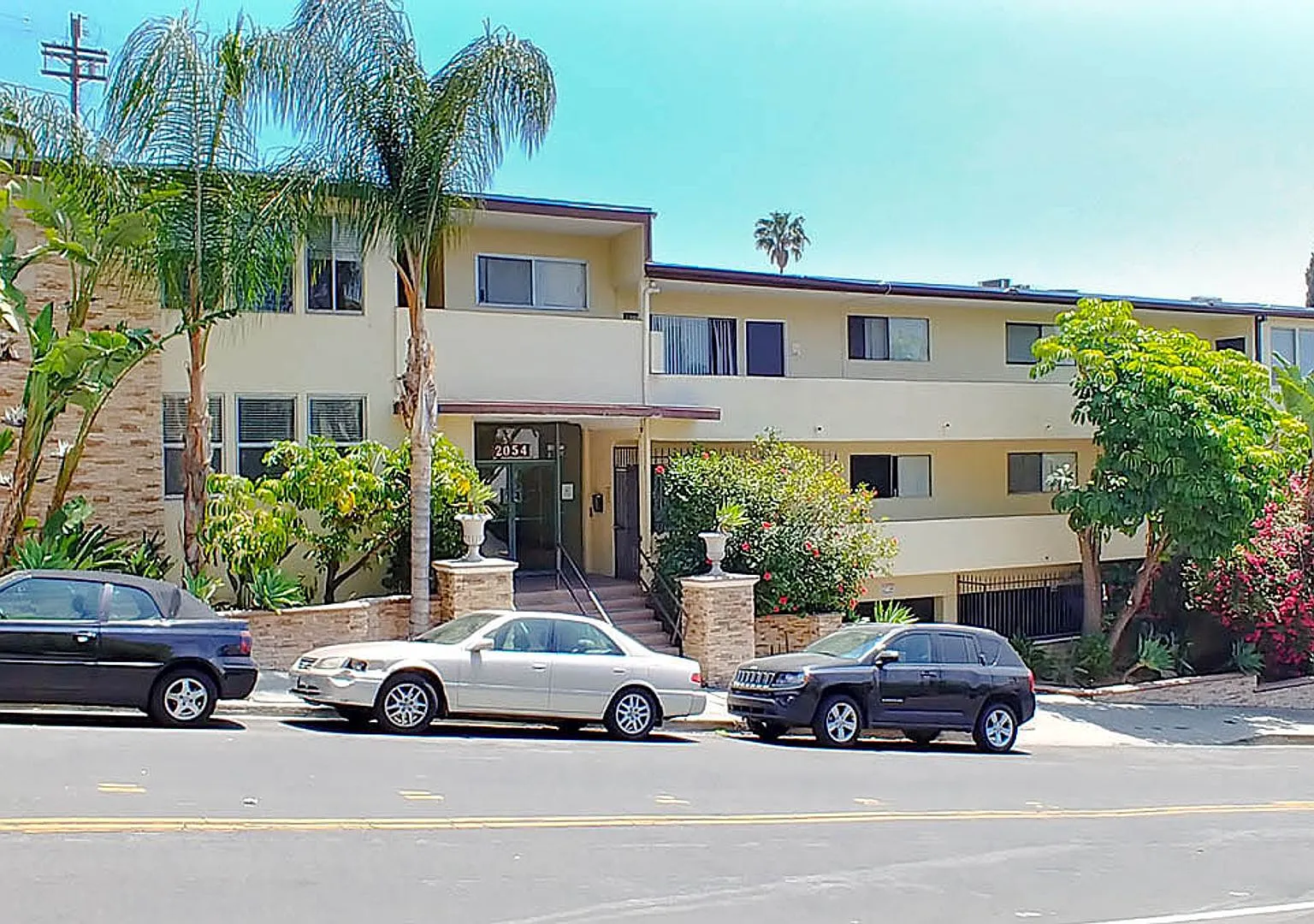 Courtyard at Cordova Apts — Photo 1
