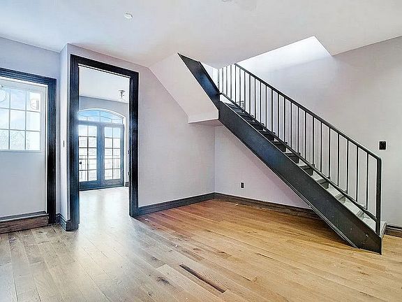 3rd image of 311 Melrose St APT 4B