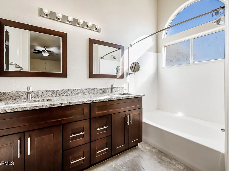 5203 W Buffalo St — Photo 17