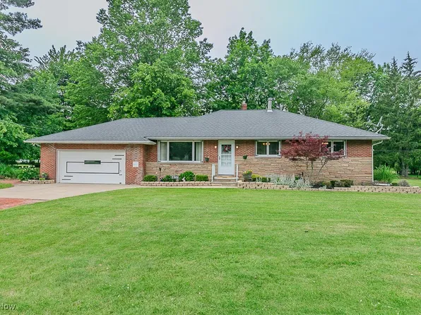 2966 Lynn Dr, Willoughby Hills, OH 44092