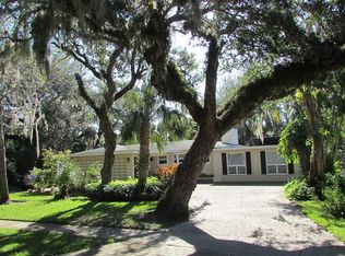 560 Acacia Rd, Vero Beach, FL 32963