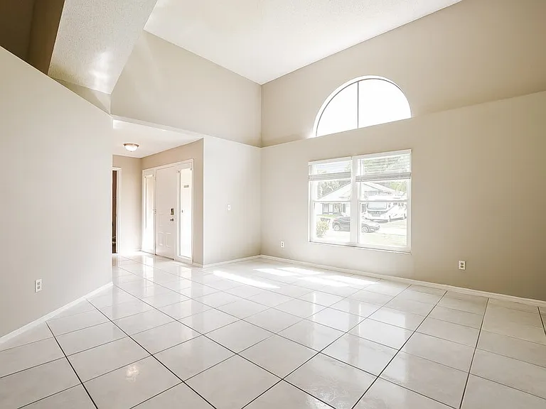 825 Virginia Woods Ln — Photo 3