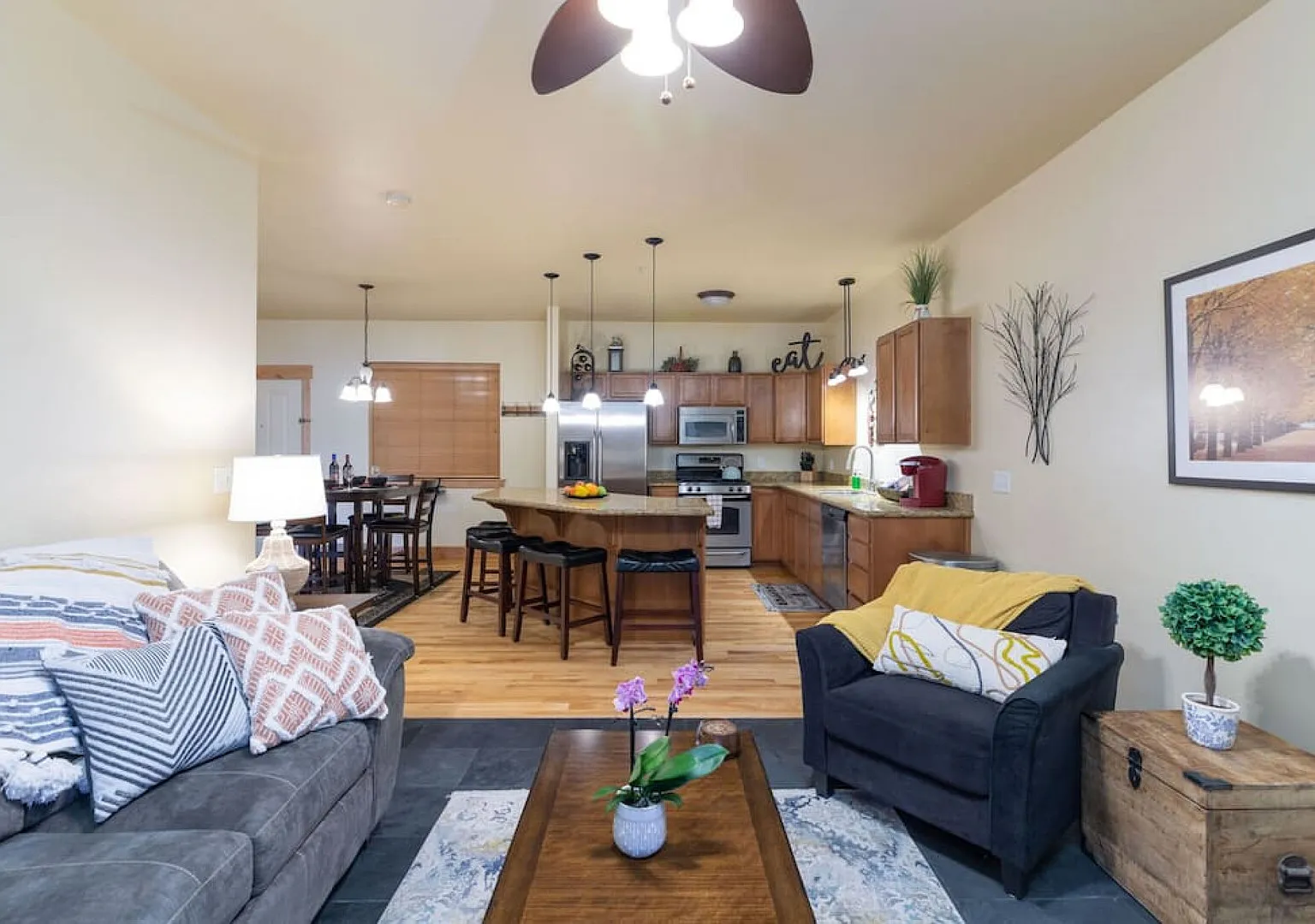 Skier's Dream-Beautifully Updated condo w Hot Tub! — Photo 3