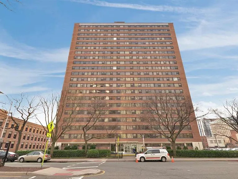 135 Montgomery St #3F — Photo 1