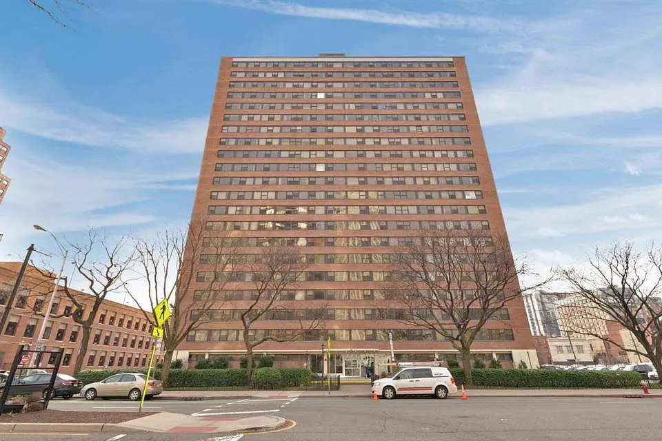 135 Montgomery St #3F