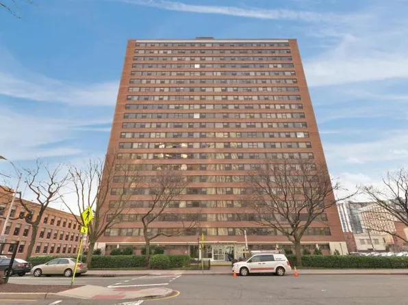 135 Montgomery Street image 1 of 10