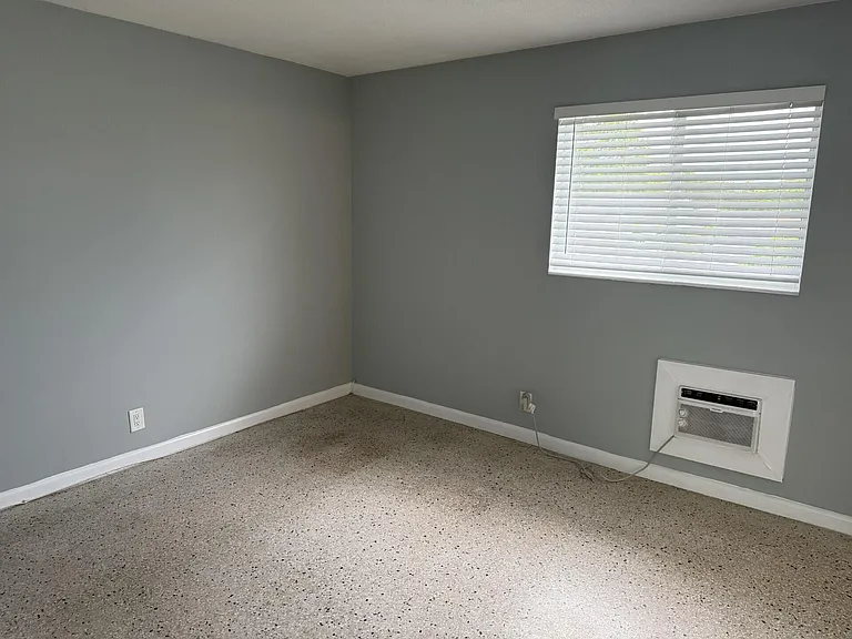 1118 N H St #15 — Photo 4