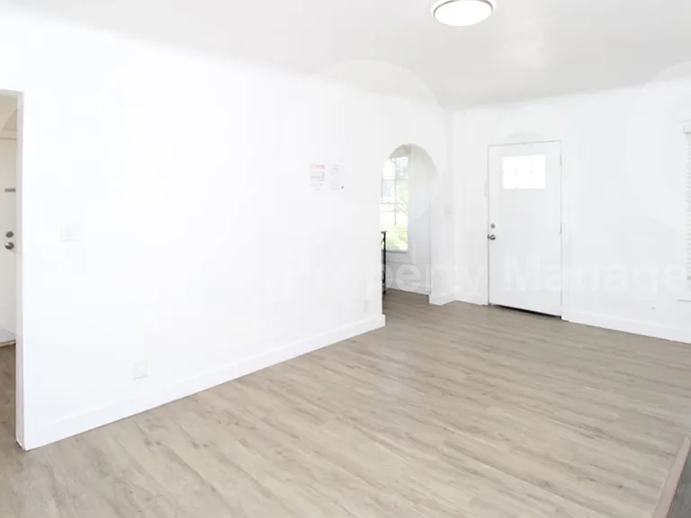 148 N 10th Ave — Photo 7