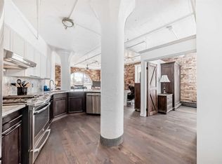 240 S 11th Ave SW #402, Calgary, AB T2R0C3