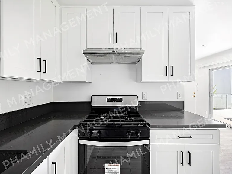 475 S Los Robles Ave #14 — Photo 7