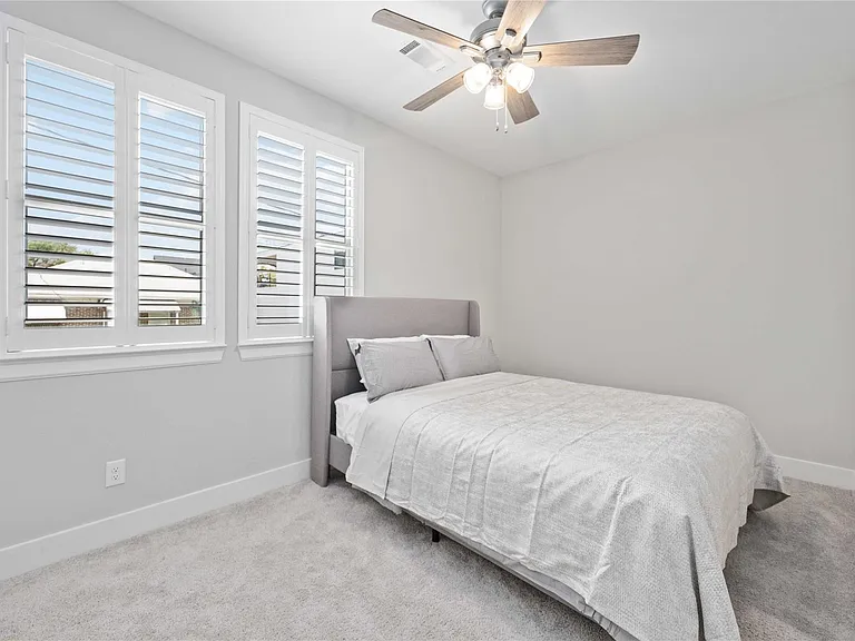 1324 W Pierce St — Photo 22