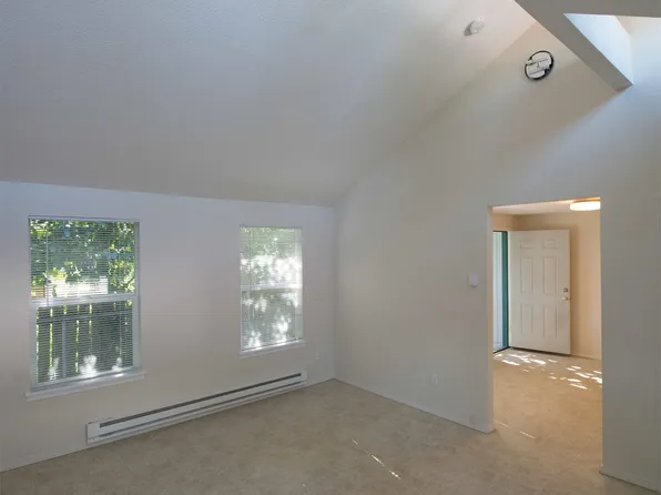 3102 Bridge St, Vancouver, WA 98661