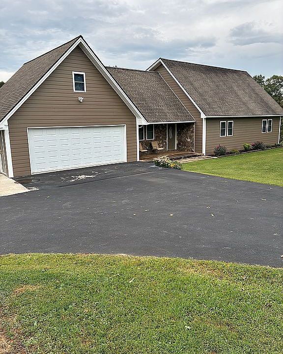 1st image of 60 Spring Hollow Ln