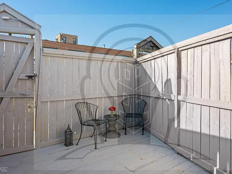 1111 W Cornelia Ave #204 — Photo 3