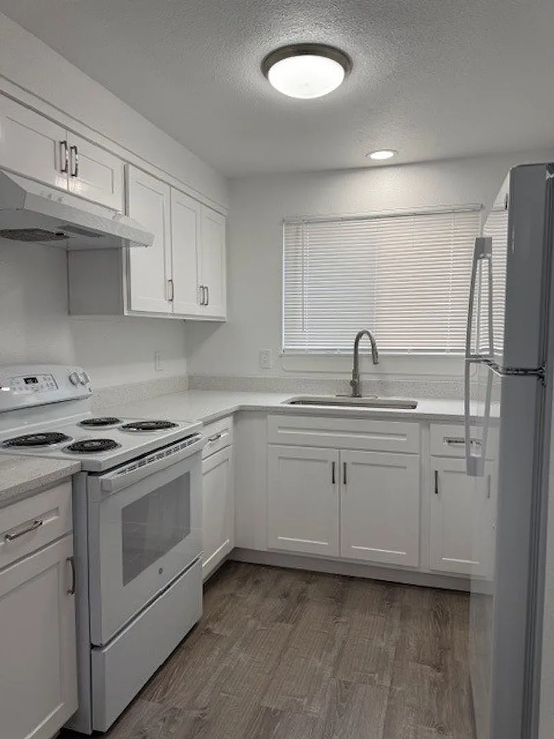230a-Silverleaf Apartments — Photo 2