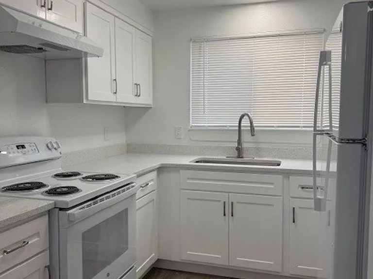 230a-Silverleaf Apartments — Photo 2