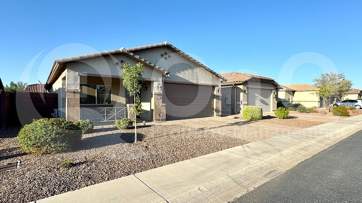 3 bed, 2.0 bath, 1873 sqft, $2,299 — Photo 2