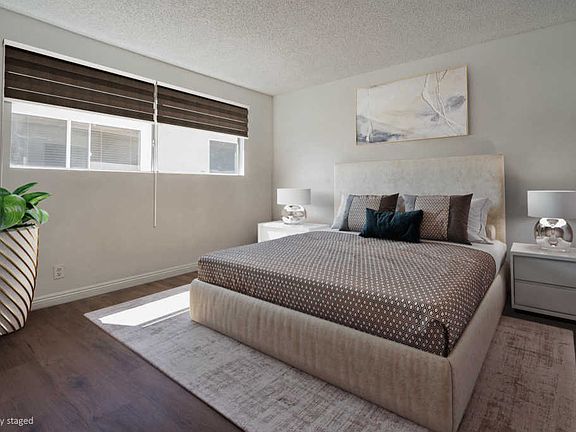 3rd image of 18555 Collins St APT C22