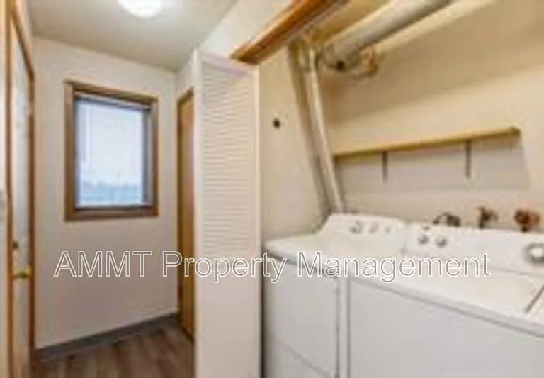 740 Westwinds Dr #2 — Photo 8