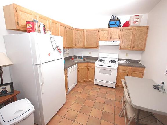 3rd image of 23 Egremont Rd #14